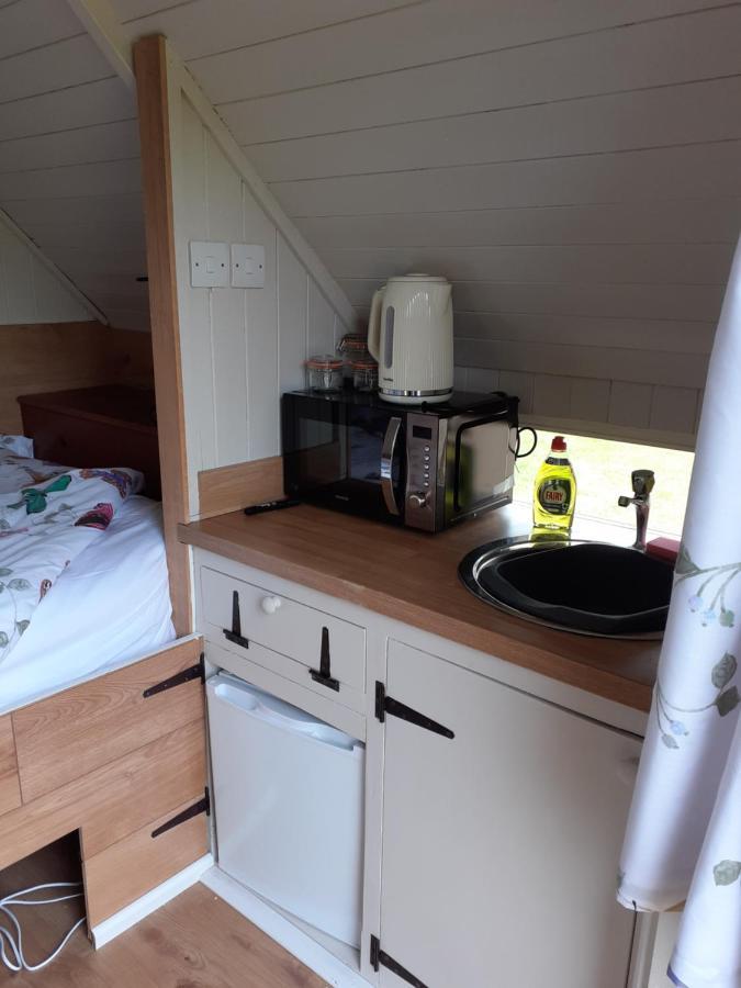 Glamping At The Retreat Wiltshire Is Rural Bliss Villa Chippenham  Ngoại thất bức ảnh